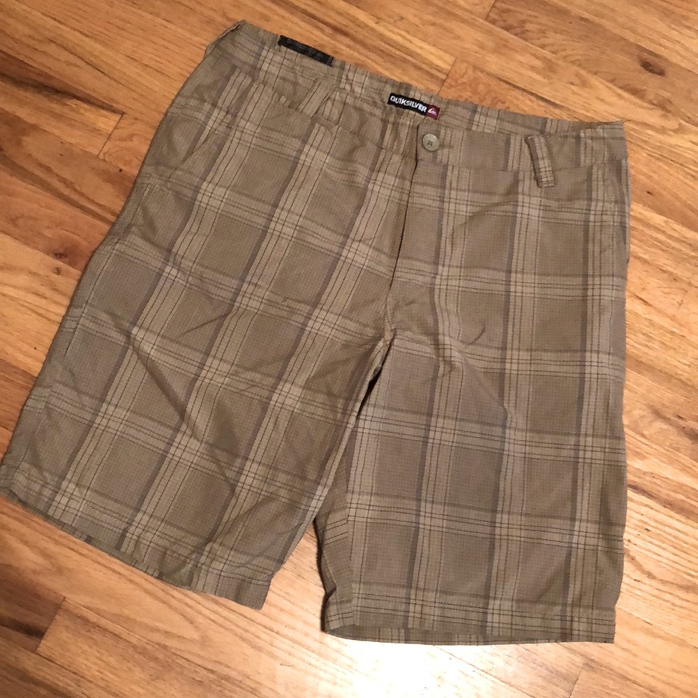 Men’s Plaid Khaki shorts